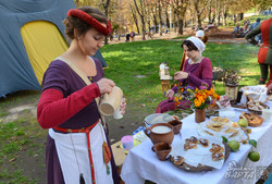 На благодійному середньовічному ярмарку у Львові збирали кошти для АТО (ФОТО)