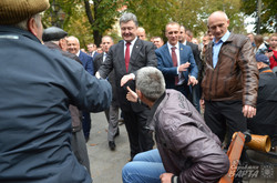 У Львові Порошенко гуляв містом і обіцяв люстрацію (ФОТО)