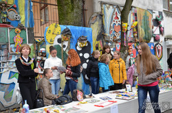 Львівські школярі провели благодійний ярмарок для поранених в АТО (ФОТО)