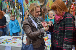 Львівські школярі провели благодійний ярмарок для поранених в АТО (ФОТО)