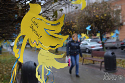 У Львові кленову алею прикрасили листівками із побажаннями військовим (ФОТО)