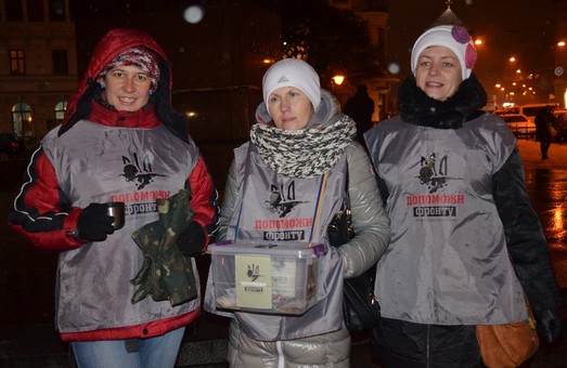 Львівські волонтери збирають бійцям АТО подарунки на Миколая (ФОТО)