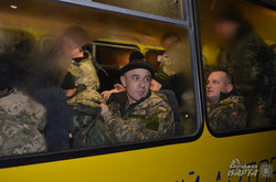 До Львова з АТО повернулося близько 300 бійців 80-ї аеромобільної бригади (ФОТО)
