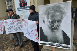 У Львові протестували проти руйнування скверу на площі св. Юра (ФОТО)