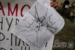 У Львові протестують проти встановлення пам`ятника Шептицьому на території собору святого Юра (ФОТО)