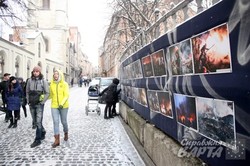На вулицях Львова розпочалась виставка світлин з Майдану (ФОТО)