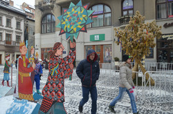 У центрі Львова встановили триметрового Дідуха (ФОТО)