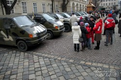 10 з 15 закуплених для АТО автомобілів виставляються у Львові (ФОТО)