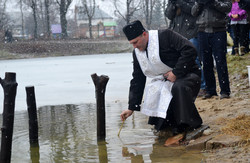 На Водохреща в озері Горіховий гай у Львові освятили воду (ФОТО)