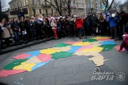 Львівське учнівське самоврядування організувало акцію "Навіки разом" (ФОТО)