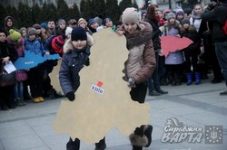 Львівське учнівське самоврядування організувало акцію "Навіки разом" (ФОТО)
