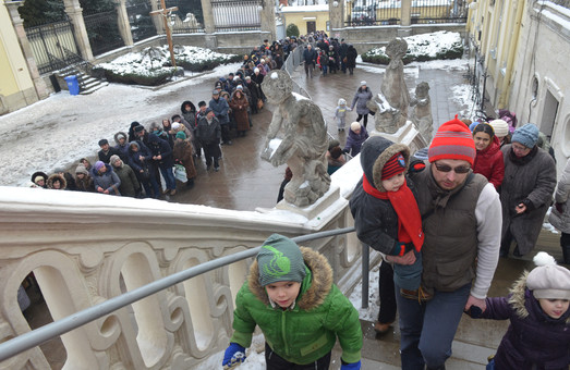 У Львові тисячі мирян приходять побачити Нерукотворний образ Ісуса Христа (ФОТО)