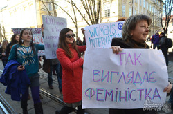 У Львові відбувся феміністичний марш «Права замість квітів» (ФОТО)