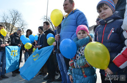 Кримчани-переселенці провели у Львові акцію «Крим – це Україна» (ФОТО)