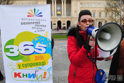 У Львові популяризували читання з допомогою роло-флешмобу (ФОТО)