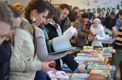 У Львові відбувся великий весняний розпродаж «Книги за життя» (ФОТО)