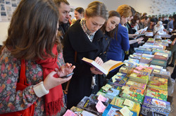 У Львові відбувся великий весняний розпродаж «Книги за життя» (ФОТО)