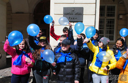 У Львові пройшов флешмоб на підтримку людей з аутизмом (ФОТО)