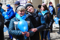 У Львові пройшов флешмоб на підтримку людей з аутизмом (ФОТО)