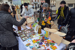 У Львові діти з вадами слуху організували ярмарок на підтримку воїнів АТО (ФОТО)