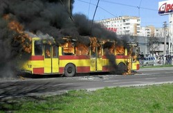 У Львові посеред дороги згорів тролейбус (ФОТО)