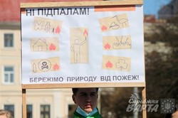 У Львові пройшов флешмоб "Ні підпалам!" (ФОТО)