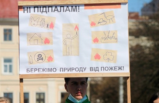 У Львові пройшов флешмоб "Ні підпалам!" (ФОТО)
