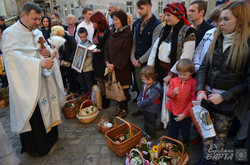 У храмах Львова освятили великодні кошики (ФОТО)
