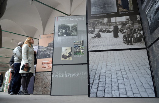 У Львові на виставці показали наслідки нацизму та комунізму на польській території (ФОТО)