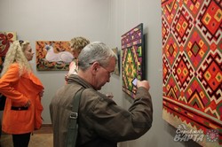 У "Зеленій канапі" відкрилась виставка Олесі Казанюх "Моє ремесло" (ФОТО)