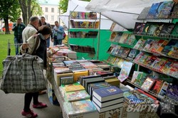 У центрі міста стартував книжковий ярмарок "На валах" (ФОТО)