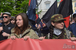 У Львові Правий Сектор зірвав першотравневий марш за соціальні права (ФОТО)