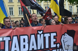 У Львові Правий Сектор зірвав першотравневий марш за соціальні права (ФОТО)