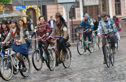 Львівські батяри влаштували вело променад у стилі ретро (ФОТО)