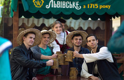 «300 кРОКІВ свята»: як у Львові відзначали 300-річчя пивоварні (фото)