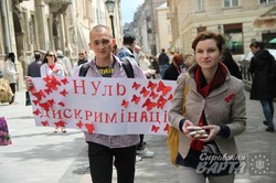 У Львові пройшла акція до Всесвітнього дня пам`яті померлих від СНІДу (ФОТО)