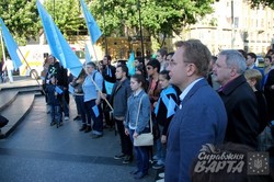 У Львові пройшов траурний мітинг до 71-ої річниці депортації кримських татар (ФОТО)