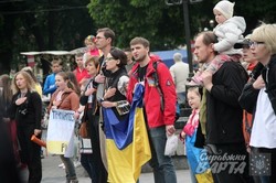 У Львові волонтери утворили живий ланцюг "Тримаймося разом" (ФОТО)