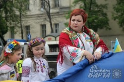 У Львові волонтери утворили живий ланцюг "Тримаймося разом" (ФОТО)
