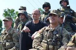 Яценюк відвідав українсько-американські навчання на Яворівському полігоні (ФОТО)