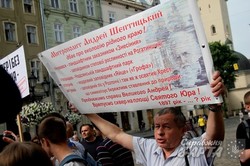 У Львові під Ратушею розгорівся конфлікт між мітигнувальниками (ФОТО)