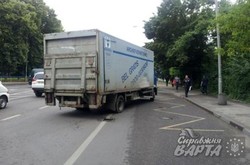 У Львові вантажівка змела з рейок трамвай з пасажирами (ФОТО, ВІДЕО)
