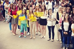 До Дня молоді львівські студенти влаштували флешмоб «Україна - це ми!» (ФОТО)