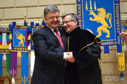 Броніслав Коморовський став почесним доктором Львівського університету (ФОТО)