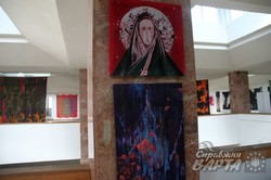 У Львові розпочалась польсько-українська виставка малярства на тканинах "Червінь у діалогу" (ФОТО)