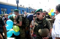 Львівських прикордонників з зони АТО урочисто зустріли вдома (ФОТО)