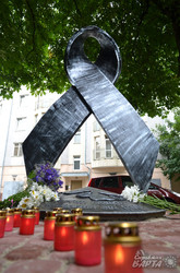 У Львові відкрили пам’ятний знак померлим від епідемії ВІЛ/СНІДу (ФОТО)