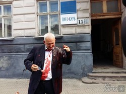 Нардепа від Оппблоку Ігоря Шурму у Львові облили свинячою кров`ю (ФОТО, ВІДЕО)