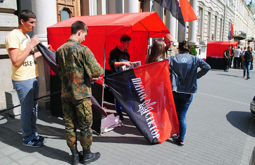 У Львові Правий Сектор проводить безстрокову акцію протесту (ФОТО)