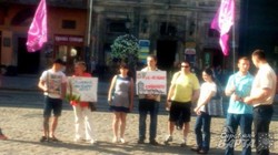 Активісти ГО "Свідомі" протестують проти незаконної забудови у львівському парку "Залізні води" (ФОТО)